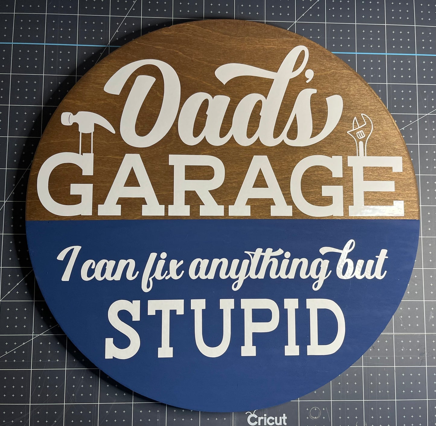 Dad's Garage Round Signs